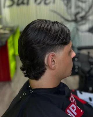 Mullet z profilu